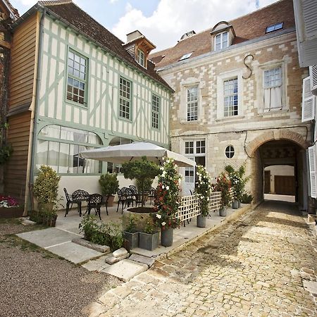 Hotel Saint Georges Troyes Esterno foto The courtyard of the Hôtel de Launay