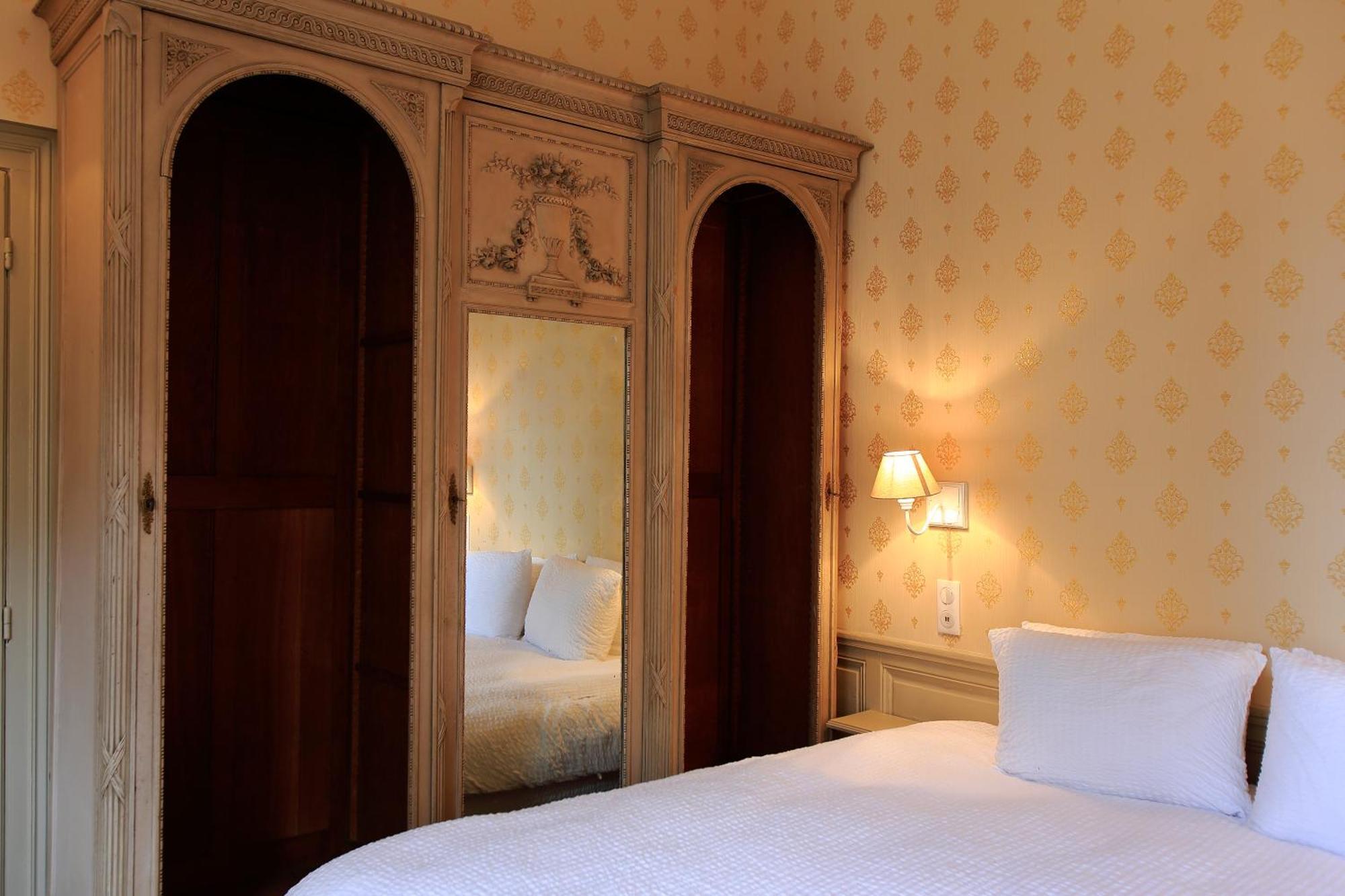 Hotel Saint Georges Troyes Camera foto A room at the hotel
