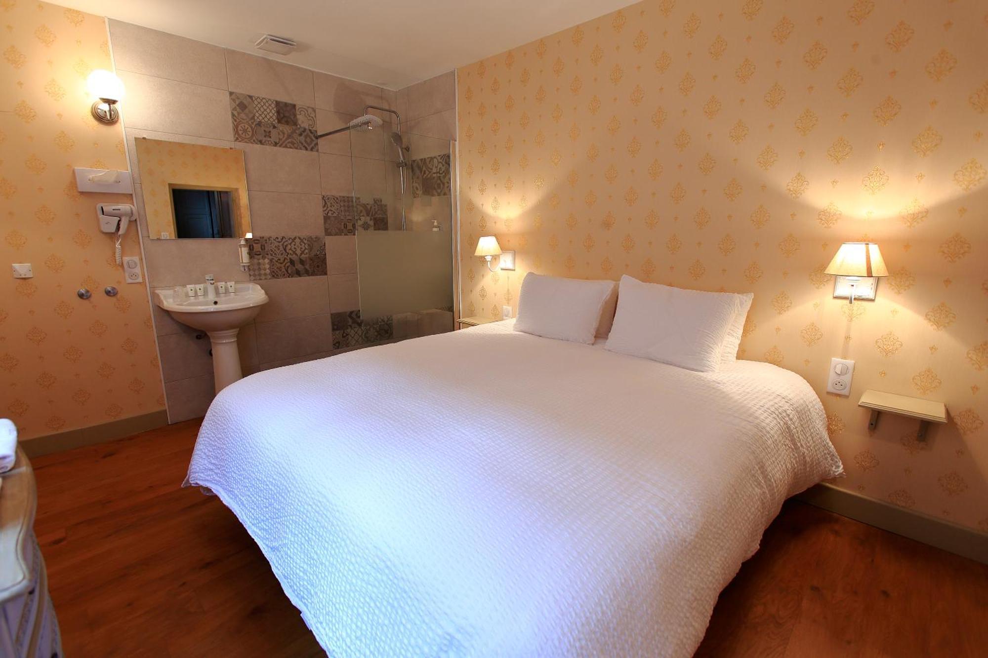 Hotel Saint Georges Troyes Camera foto A room at the hotel