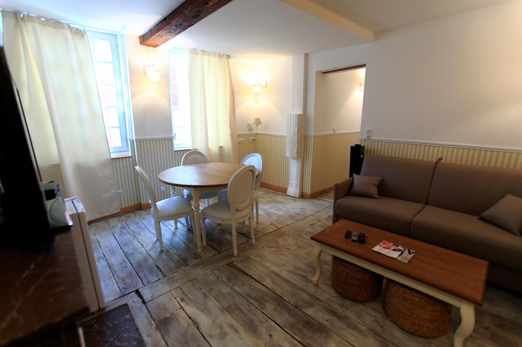 Hotel Saint Georges Troyes Esterno foto The living room