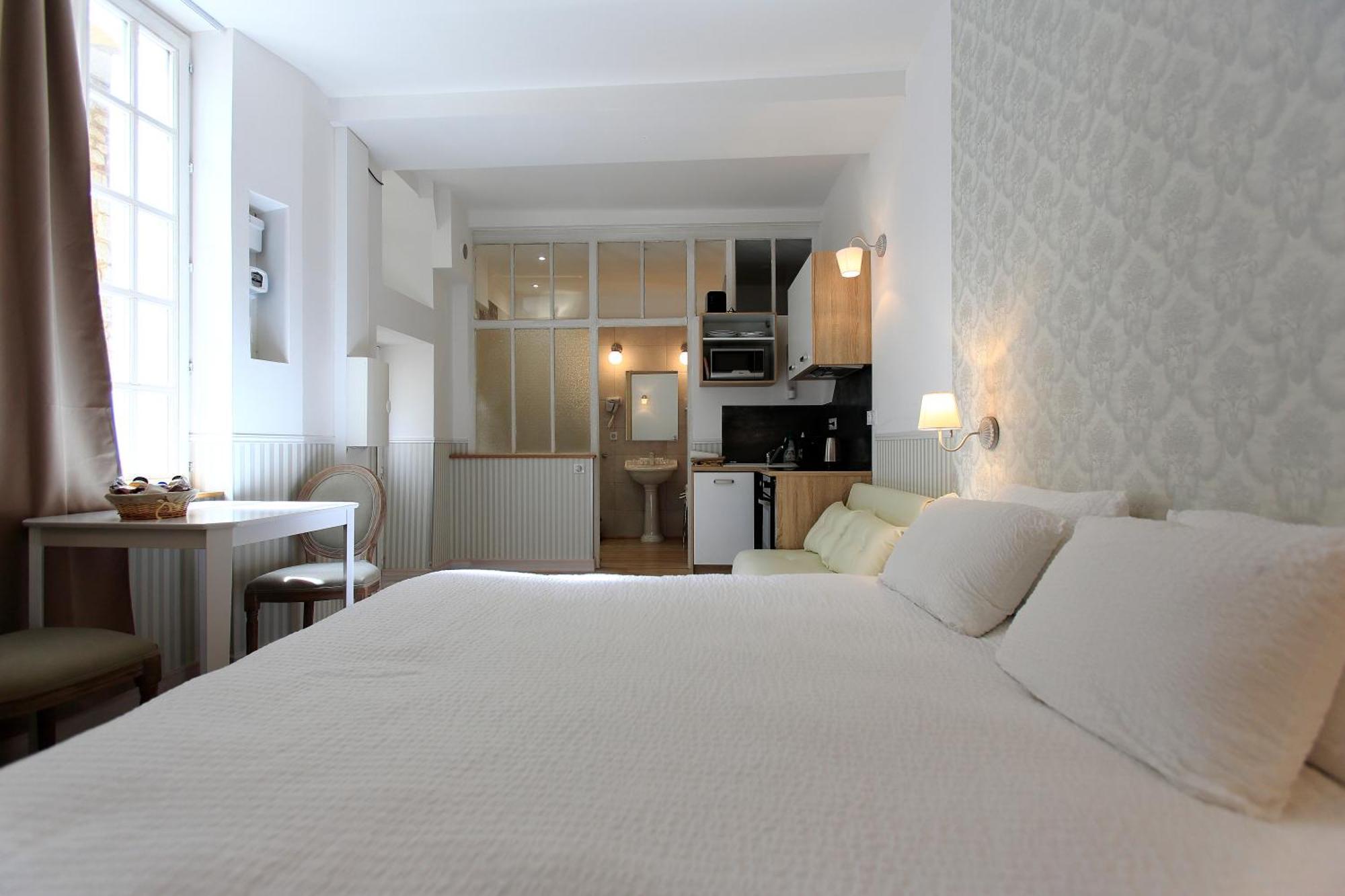 Hotel Saint Georges Troyes Esterno foto A studio apartment in Paris, France