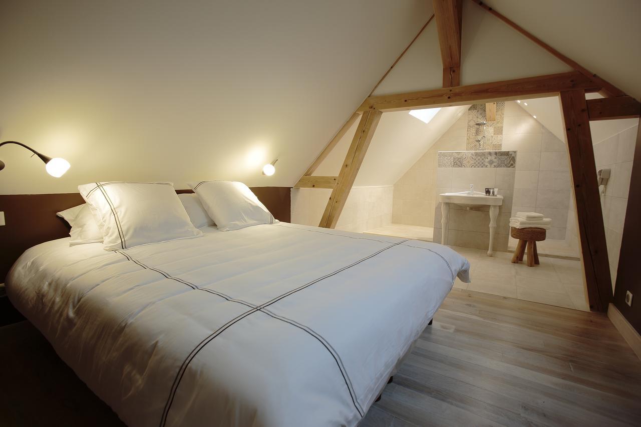 Hotel Saint Georges Troyes Esterno foto A room at the hotel