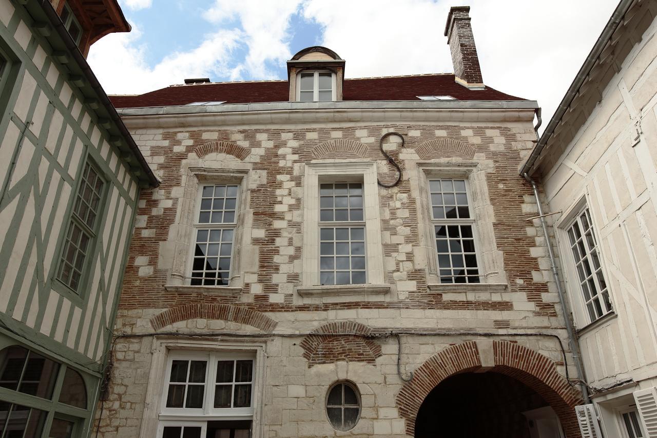 Hotel Saint Georges Troyes Esterno foto The house of the Duke of Sully in Paris