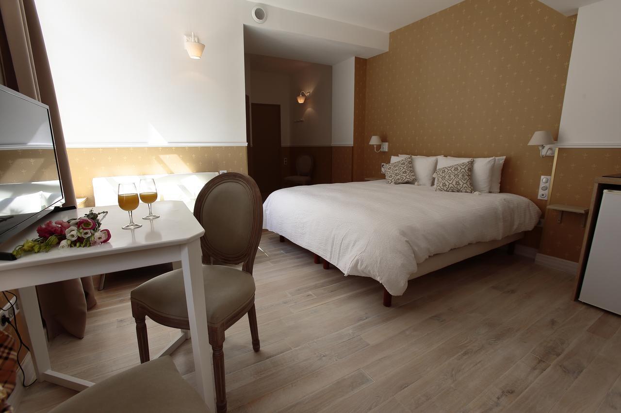 Hotel Saint Georges Troyes Esterno foto A room at the hotel