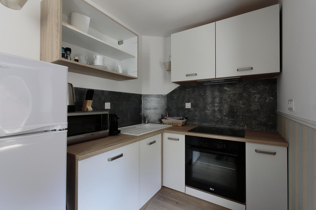 Hotel Saint Georges Troyes Esterno foto A modern kitchen