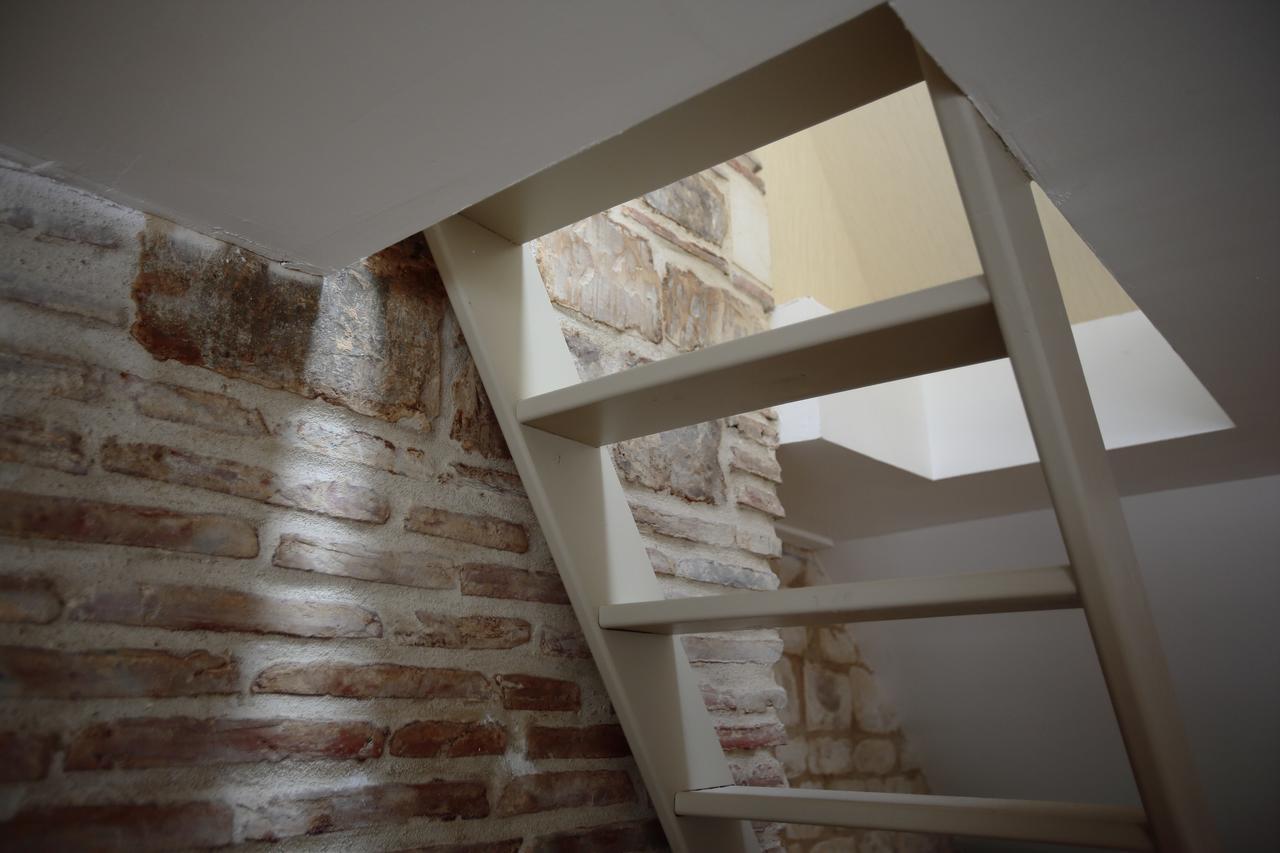 Hotel Saint Georges Troyes Esterno foto Staircase
