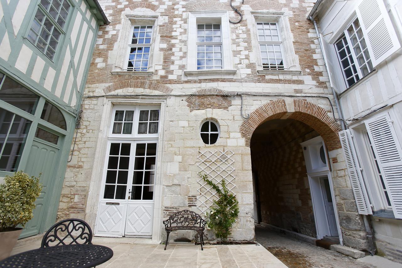 Hotel Saint Georges Troyes Esterno foto The house of François Quesnay in Châteauneuf-sur-Sarthe