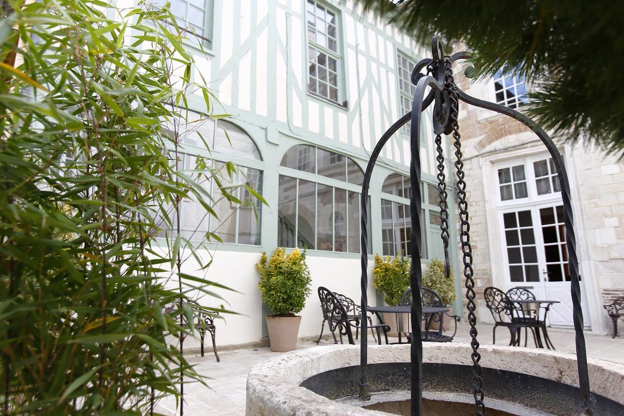 Hotel Saint Georges Troyes Esterno foto The courtyard of the hotel