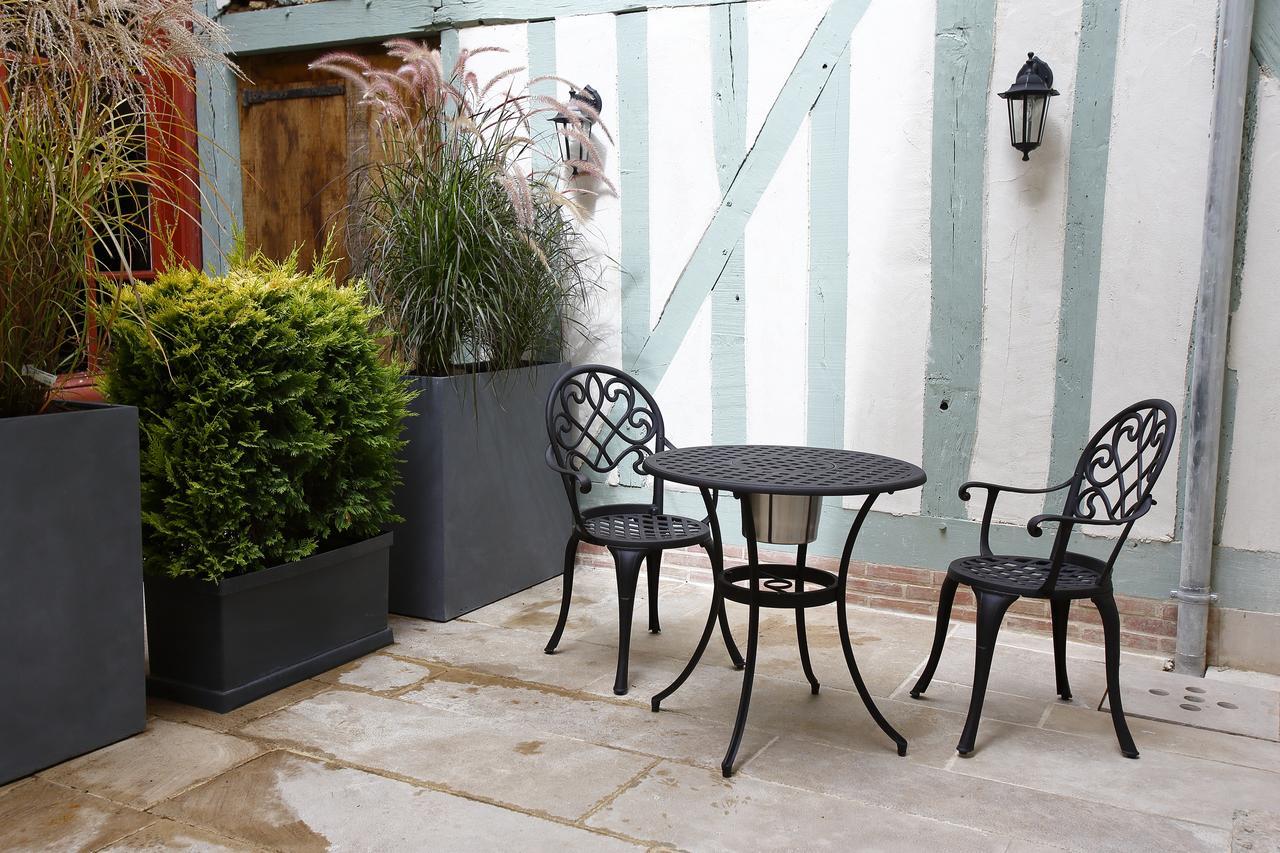 Hotel Saint Georges Troyes Esterno foto A cast aluminium patio set