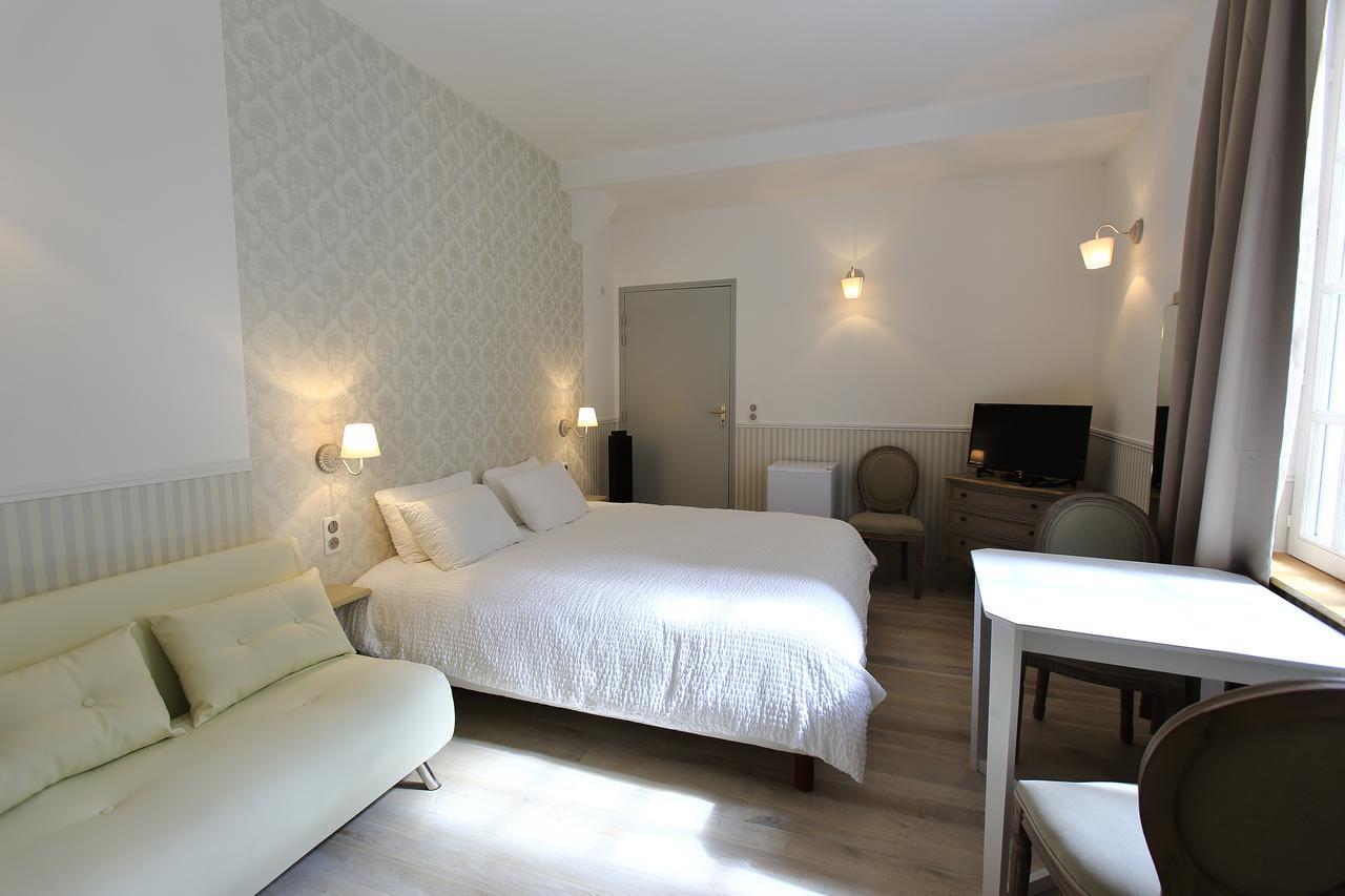 Hotel Saint Georges Troyes Esterno foto A room at the hotel
