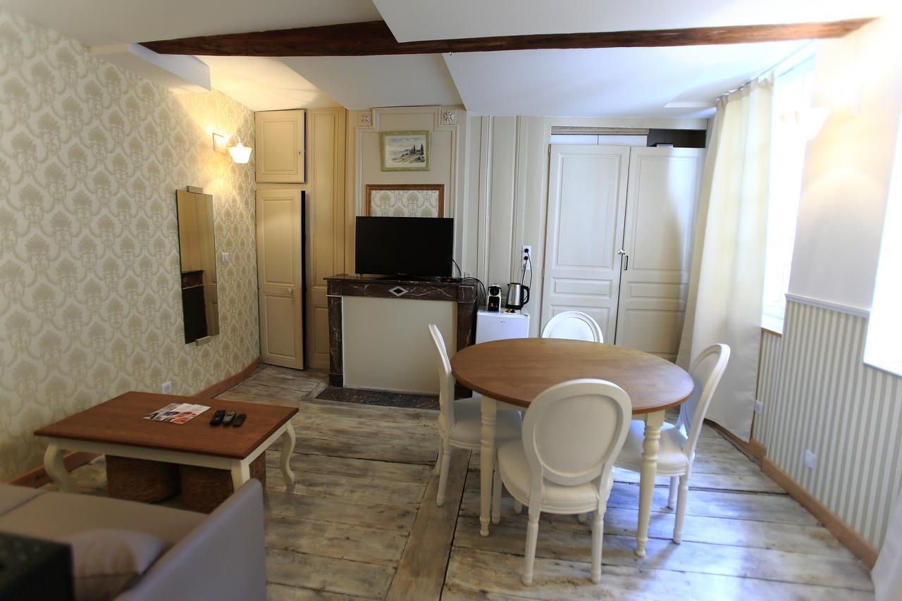 Hotel Saint Georges Troyes Esterno foto A studio apartment in France