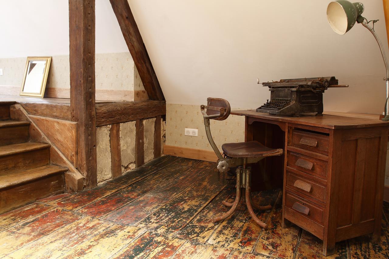 Hotel Saint Georges Troyes Esterno foto The desk where Hemingway wrote A Farewell to Arms