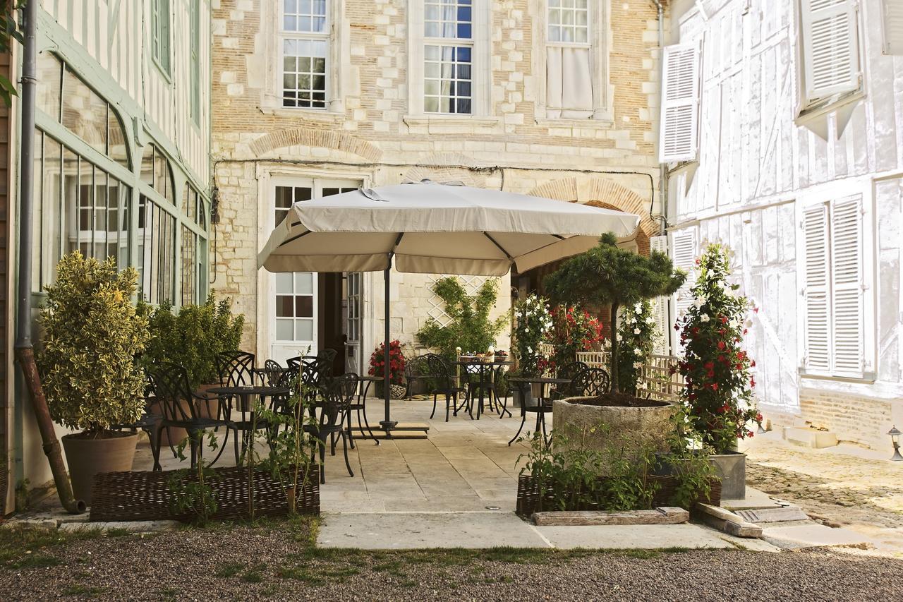 Hotel Saint Georges Troyes Esterno foto The courtyard of the restaurant