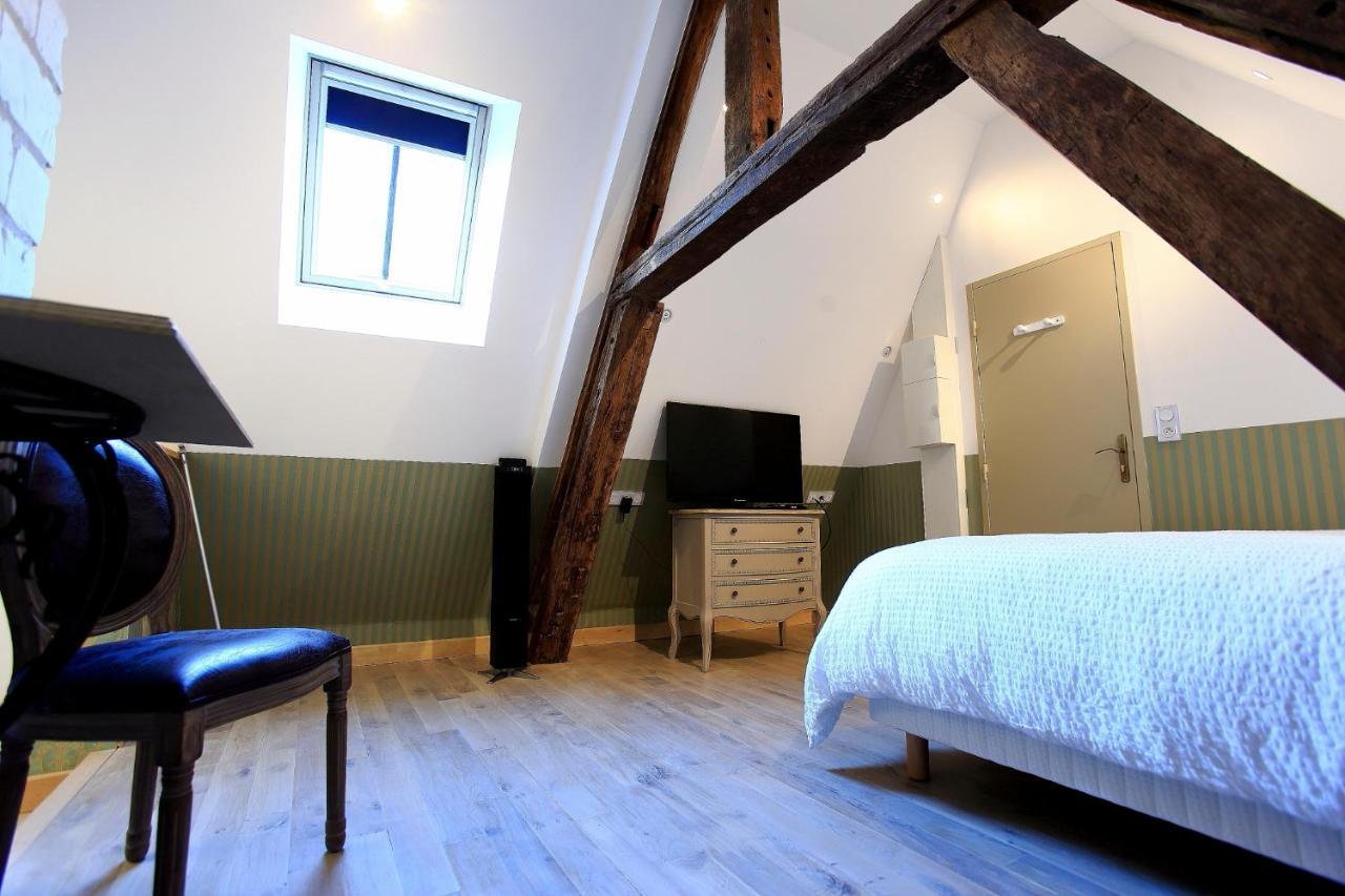 Hotel Saint Georges Troyes Esterno foto A room at the hotel